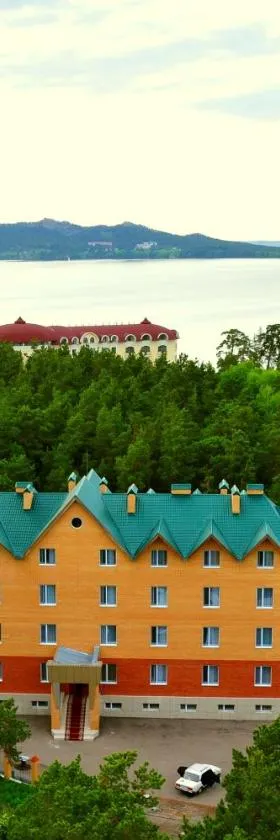 Hotel Nurlytau，位于博罗沃耶的酒店