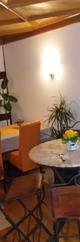 快乐旅馆，位于Uttwil的酒店