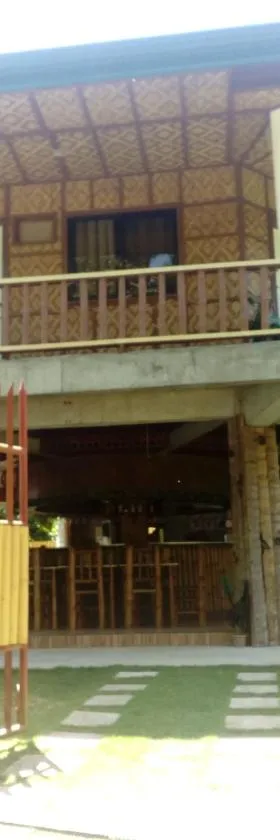 绿屋酒吧民宿，位于Jagna的酒店