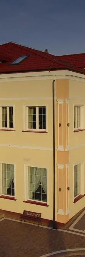 Hotel Arkada，位于马佐夫舍地区拉瓦的酒店