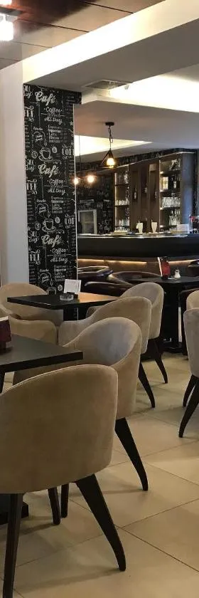金色酒店，位于Majdanpek的酒店