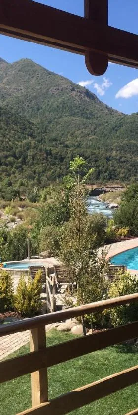 Los Quenes River Lodge，位于Los Queñes的酒店