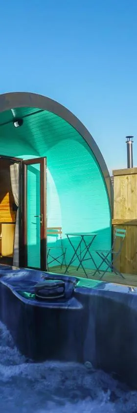 Deluxe Glamping Pod with Hot Tub，位于弗罗德舍姆的酒店