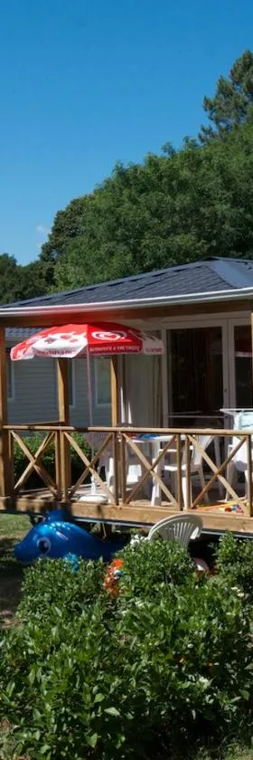 camping bonneval，位于Jaujac的酒店