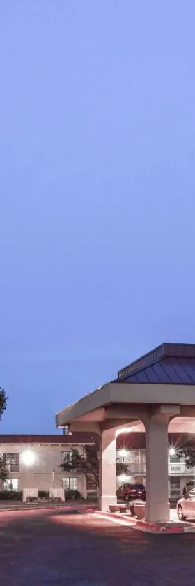 阿马里洛东贝蒙特套房旅馆，位于阿马里洛的酒店