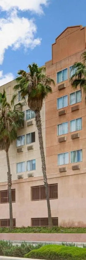 LAX /埃尔塞贡多华美达酒店，位于霍桑的酒店