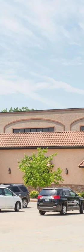 得梅因华美达热带度假村/会议中心度假酒店，位于Urbandale的酒店