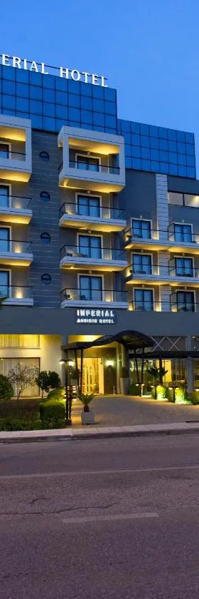 阿格里尼翁帝国酒店，位于阿格里尼翁的酒店