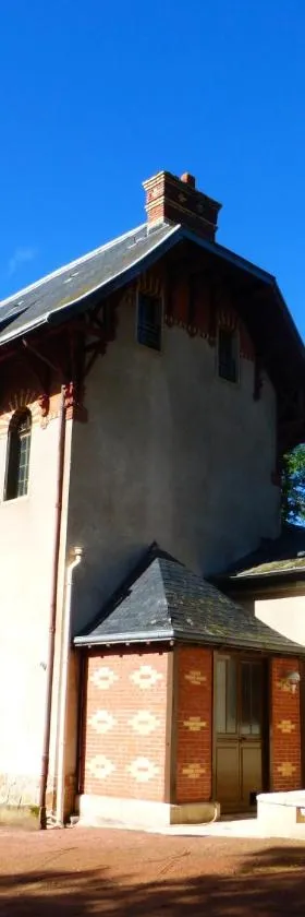 Le Manoir sur la Roche, 74, impasse du manoir, 71520 Navour sur Grosne D121，位于Clermain的酒店