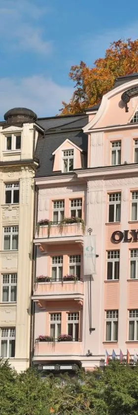 Olympia Wellness Hotel，位于卡罗维发利的酒店