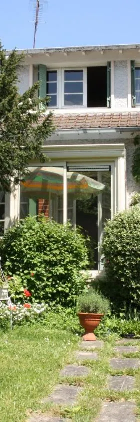 Le Cottage - Chambres d'hôtes Paris Saclay，位于伊薇特河畔比尔的酒店