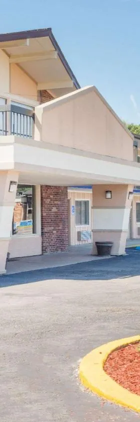 佩恩茨维尔戴斯酒店，位于Paintsville的酒店