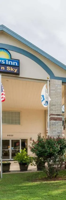 Days Inn by Wyndham San Antonio Southeast Frost Bank Center，位于圣安东尼奥的酒店