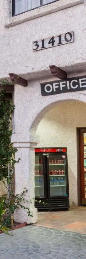 卡斯泰克六旗魔术山戴斯酒店，位于卡斯泰克的酒店