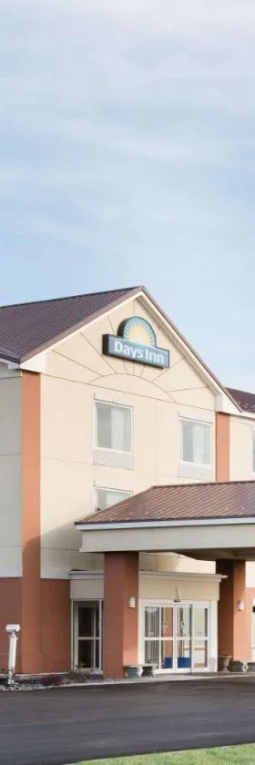 Days Inn by Wyndham Watertown Fort Drum，位于Evans Mills的酒店