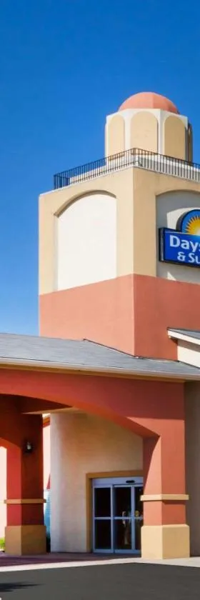 Days Inn & Suites by Wyndham Marquez，位于Marquez的酒店