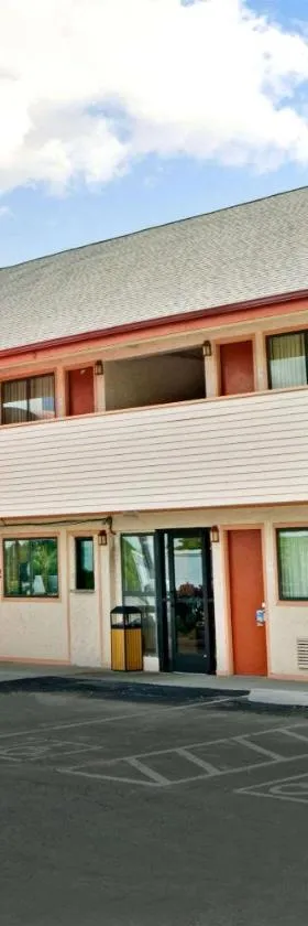 体育场东戴斯酒店，位于独立城的酒店