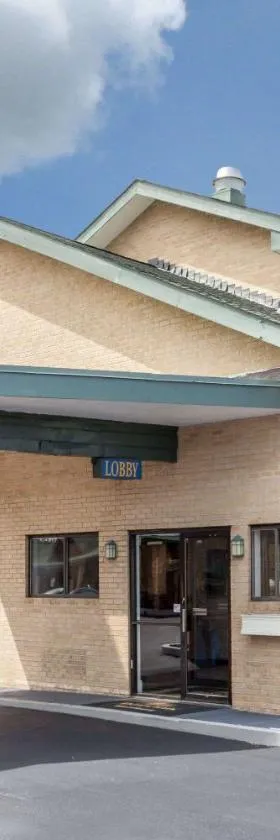 戴斯伍德伯里酒店，位于伍德伯里的酒店