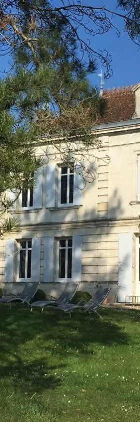 Chateau Magondeau，位于Saillans的酒店