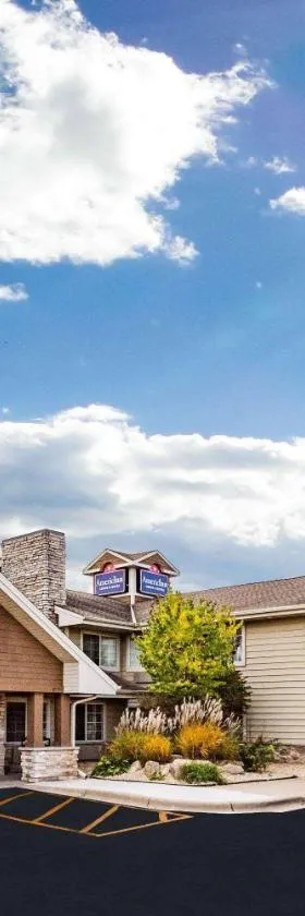 AmericInn by Wyndham Hotel and Suites Long Lake，位于Long Lake的酒店