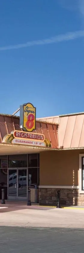 速8伦酒店，位于法伦的酒店