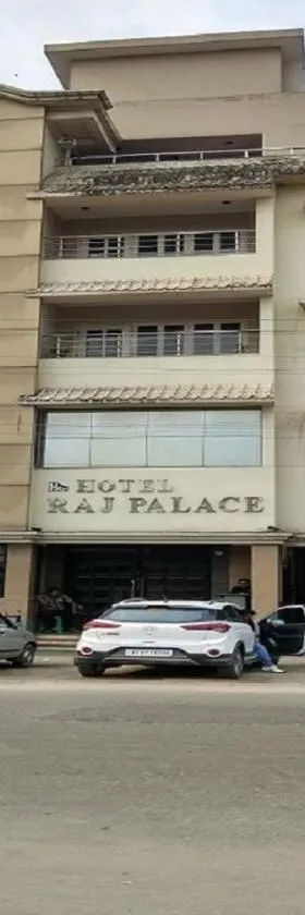 Hotel Raj Palace，位于迪布鲁加尔的酒店