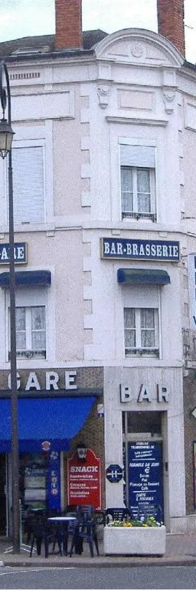 Hotel de la gare，位于卢瓦尔河畔科讷库尔的酒店