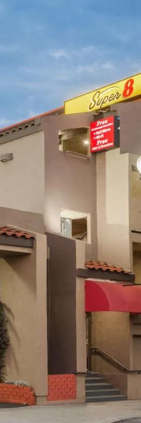 Super 8 by Wyndham El Cajon San Diego，位于埃尔卡洪的酒店