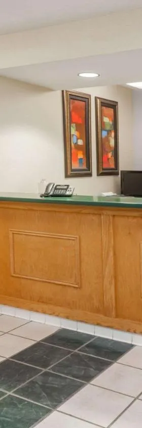 温德姆亨廷顿速8酒店 ，位于Huntington的酒店