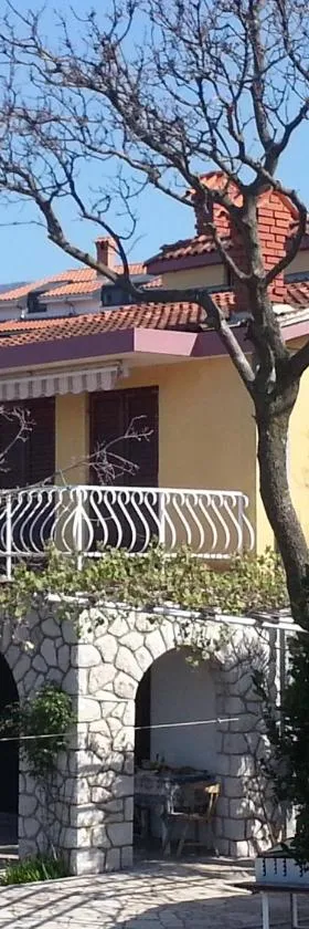 Jadranovo，位于卓得诺沃的酒店