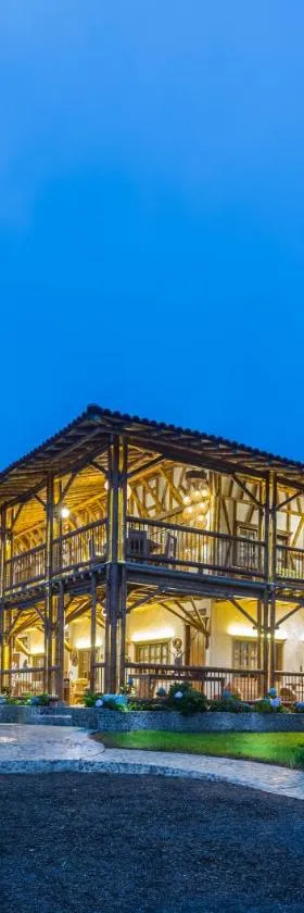 Hotel Casa San Carlos Lodge Pereira，位于佩雷拉的酒店