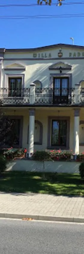 Hotel Restauracja Willa Radwan，位于Aleksandrów Kujawski的酒店