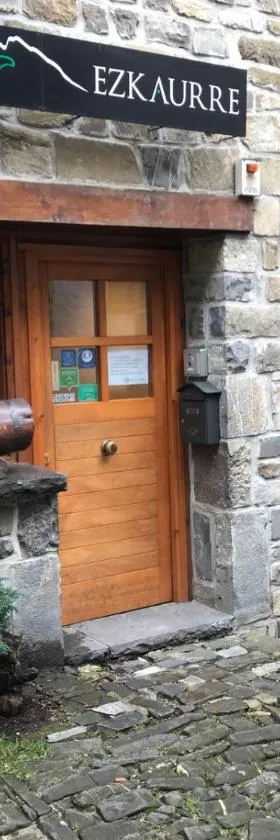 爱卡瑞旅馆，位于伊萨瓦的酒店