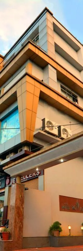 Hotel Royal Highness，位于Tinsukia的酒店