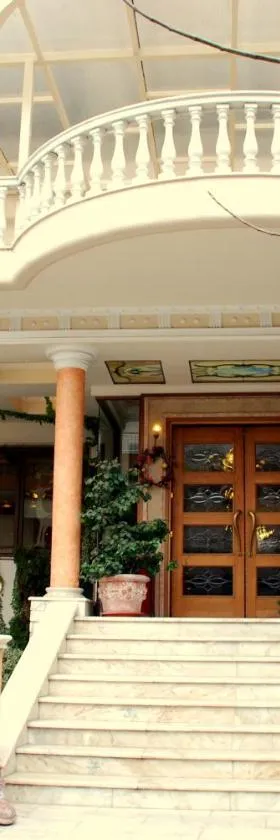 Hotel Pella，位于詹尼察的酒店