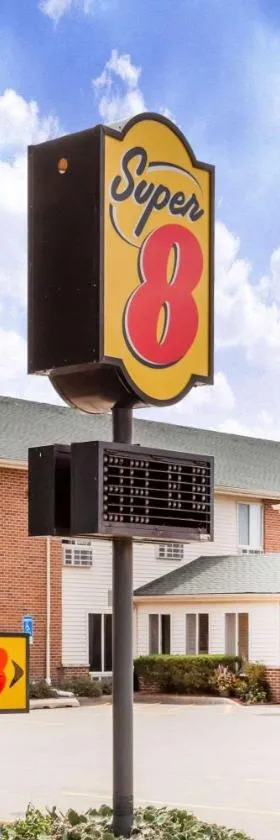 Super 8 by Wyndham Pekin/Peoria Area，位于Pekin的酒店
