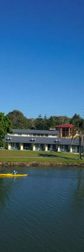 芙蓉湖畔汽车旅馆，位于Budgewoi的酒店