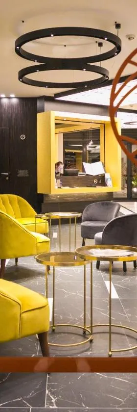 Best Western Hôtel Journel Saint-Laurent-du-Var，位于圣罗兰度瓦的酒店