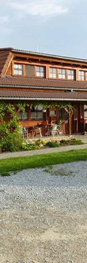 Restaurace Vráž，位于Trhové Sviny的酒店