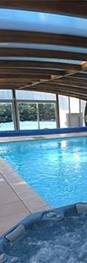 Logis Hotel Le Lac，位于埃姆布能的酒店