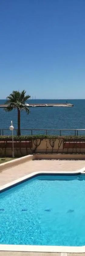Apartamento Primera Línea de Mar en EbreHogar，位于安波拉的酒店