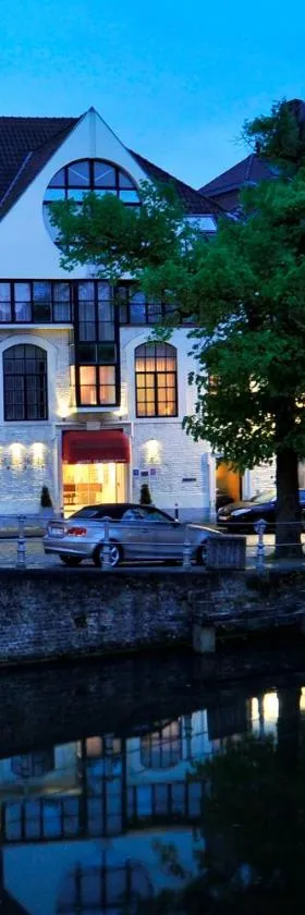 德美第奇金色郁金香酒店，位于布鲁日的酒店