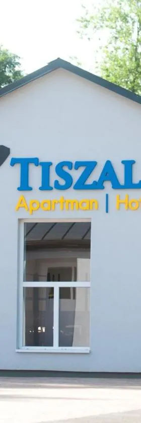 Tiszaliget Apartman és Szálló，位于索尔诺克的酒店