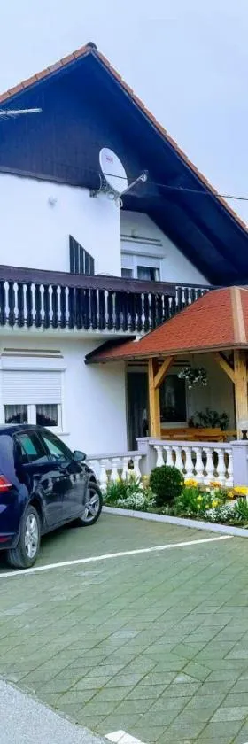 托马斯旅馆，位于Čatrnja的酒店