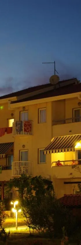 Hotel Zlatni Lav，位于马丁斯契卡的酒店