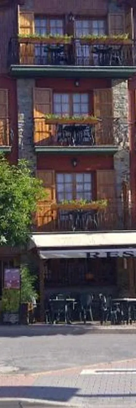 Hotel Esquirol，位于利维亚的酒店