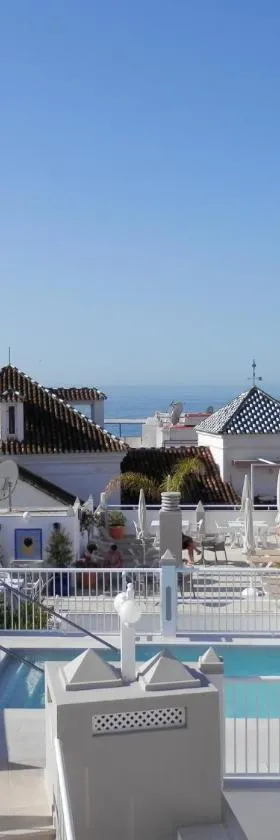 Hotel Puerta del Mar - Adults Recommended，位于内尔哈的酒店