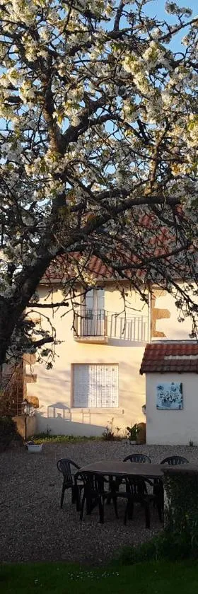 Escampette Coin Cuisine，位于Saint-Aubin-en-Charollais的酒店