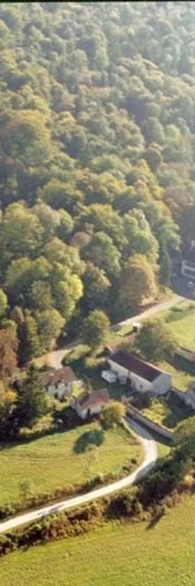 Gîte et Chambres d'hôtes du Domaine du Val Bruant，位于阿尔克昂巴鲁瓦的酒店