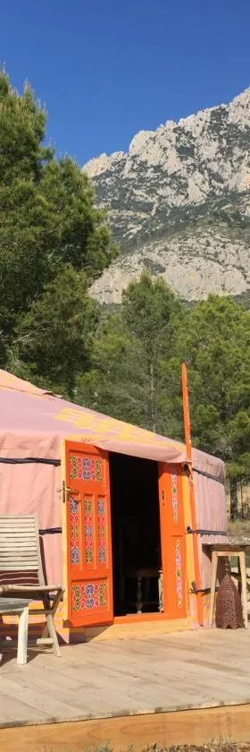 La Yurta Naranja，位于菲内斯特拉特的酒店